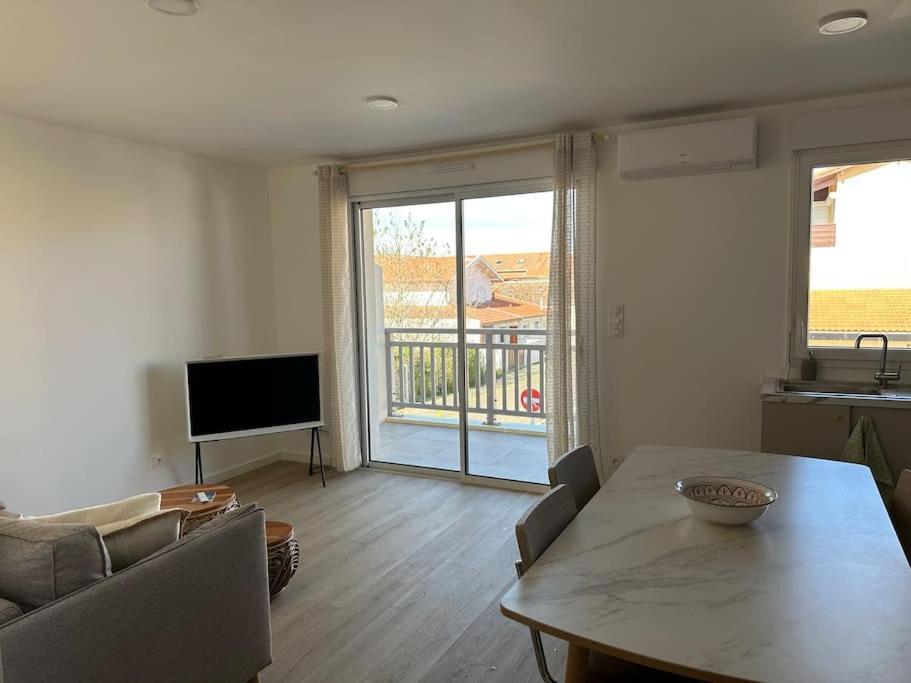 Tres Bel Appartement Neuf - Parking Et Terrasse بيسكاروس المظهر الخارجي الصورة